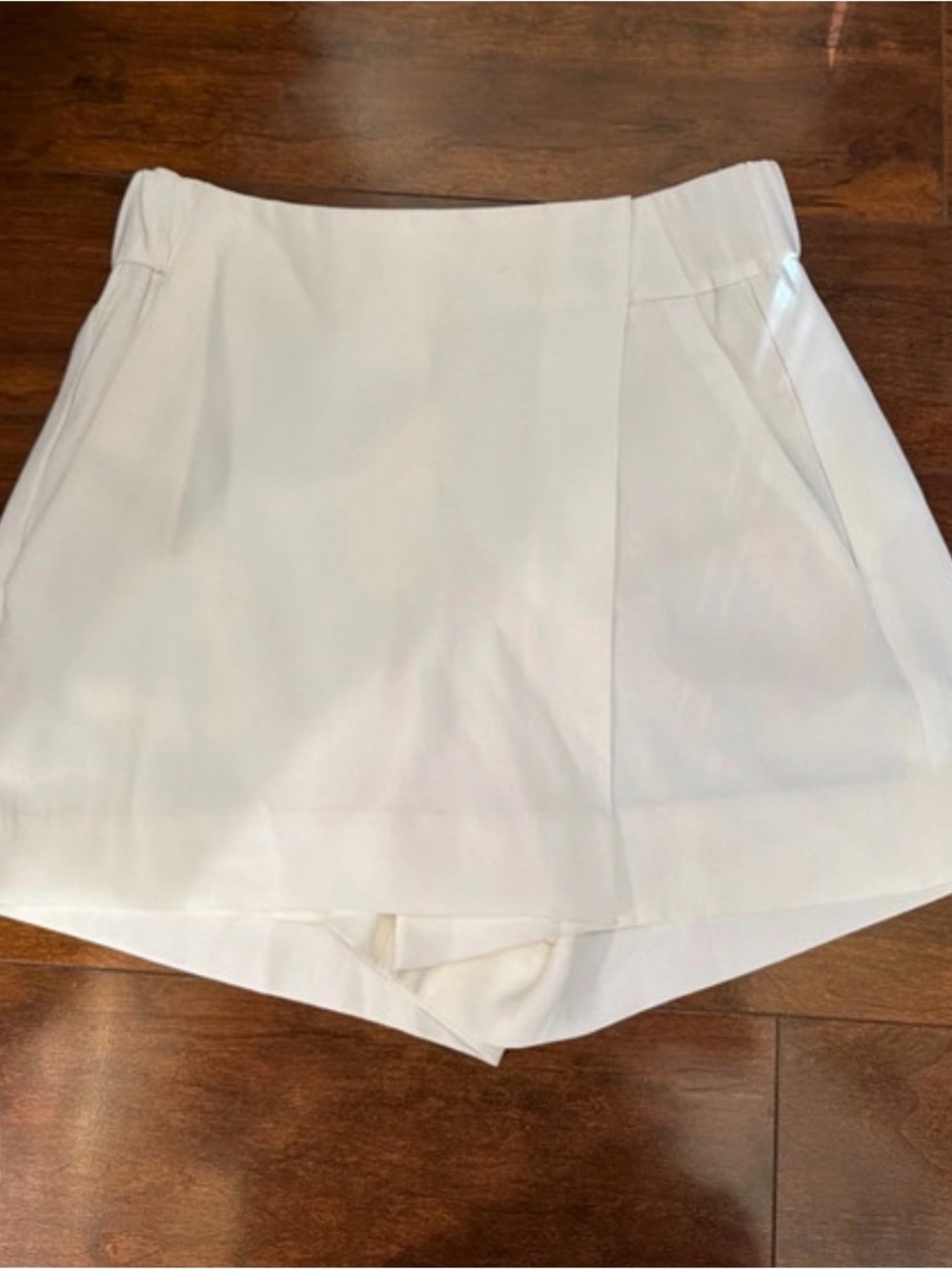 Aritzia Babaton Cream Skort size 2 - Picture 2 of 4